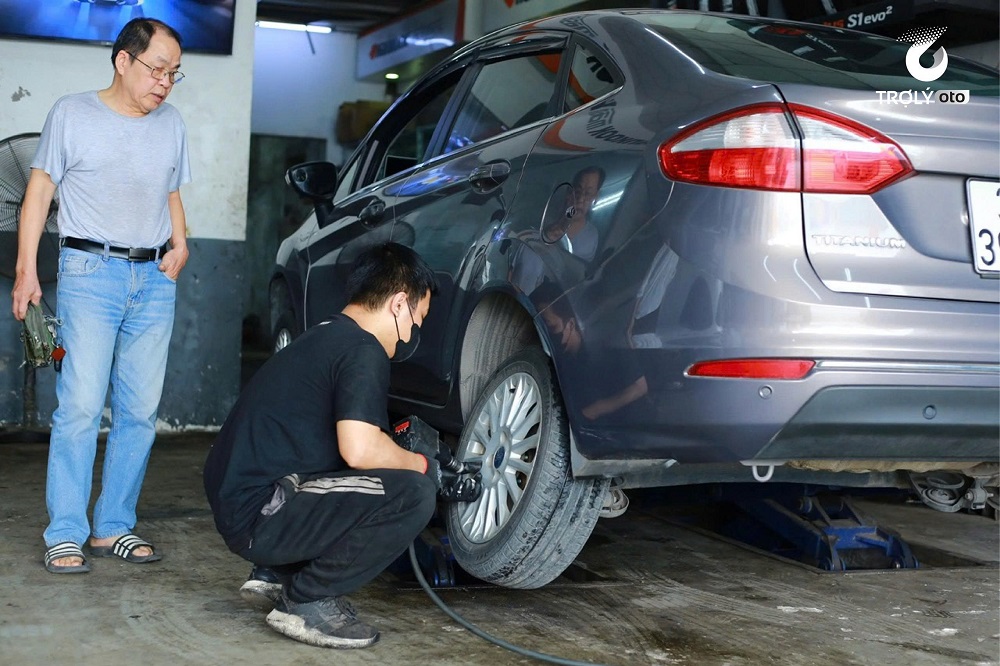 Người d&ugrave;ng &ocirc; t&ocirc; v&agrave; c&aacute;c gara đều c&oacute; những kh&oacute; khăn nhất định - Ảnh: TROLYoto