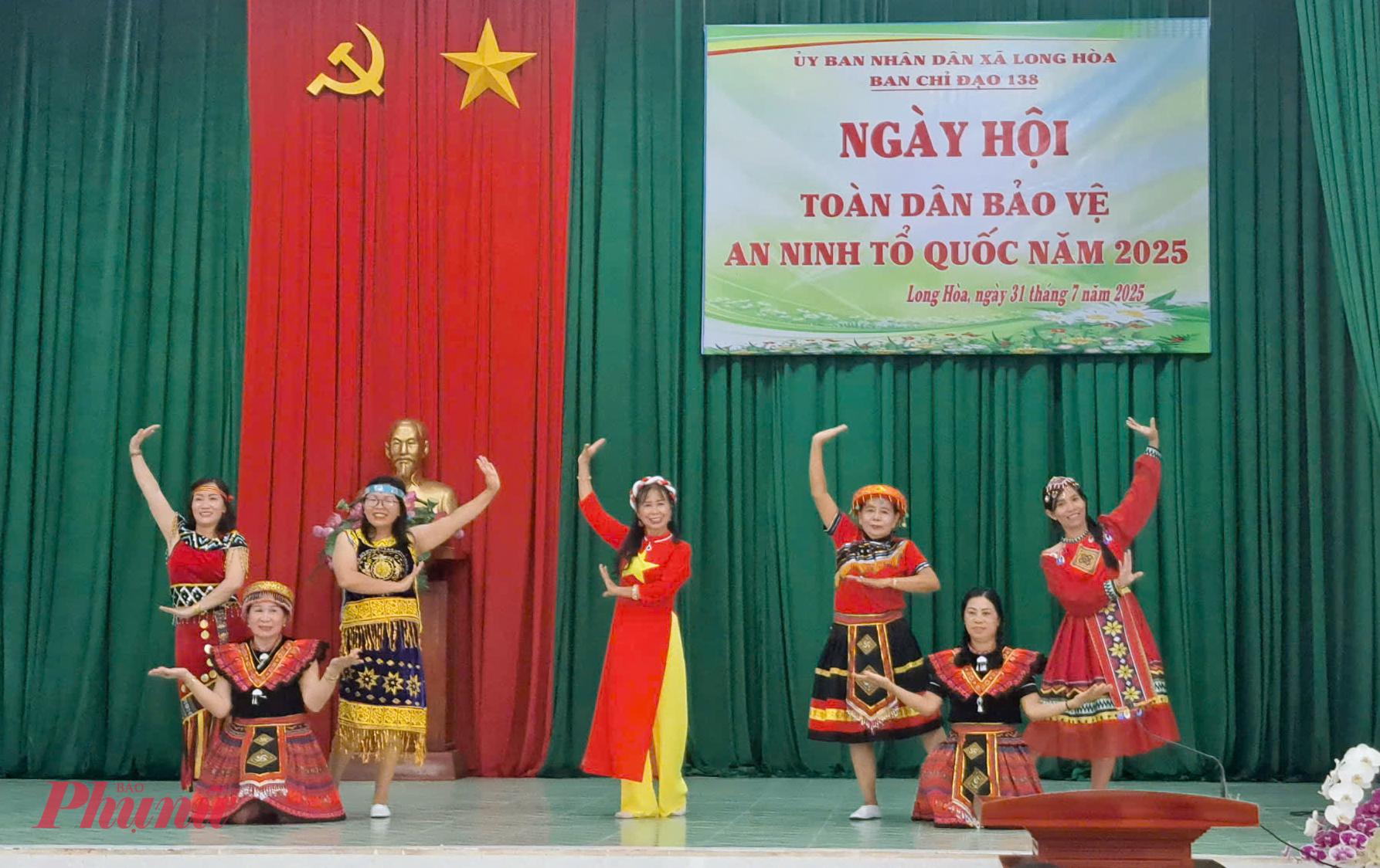Chương tr&igrave;nh văn nghệ tại Ng&agrave;y hội to&agrave;n d&acirc;n bảo vệ an ninh Tổ quốc 