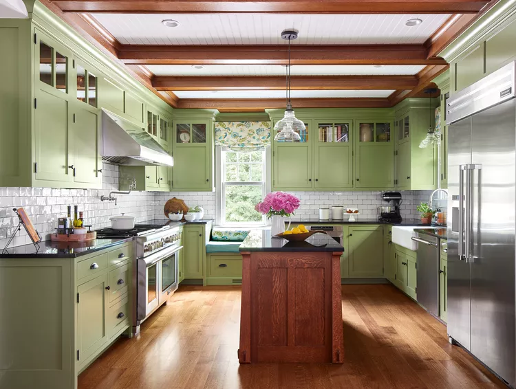 Dill green &ndash; sắc xanh l&aacute; th&igrave; l&agrave; nhẹ nh&agrave;ng v&agrave; tinh tế &ndash; đang trở th&agrave;nh t&acirc;m điểm trong c&aacute;c xu hướng trang tr&iacute; nh&agrave; cửa m&ugrave;a h&egrave; 2025. Với vẻ đẹp mộc mạc, thư gi&atilde;n nhưng kh&ocirc;ng k&eacute;m phần hiện đại, gam m&agrave;u n&agrave;y đang chiếm trọn cảm t&igrave;nh của c&aacute;c t&iacute;n đồ y&ecirc;u c&aacute;i đẹp v&agrave; giới thiết kế kh&ocirc;ng gian sống.