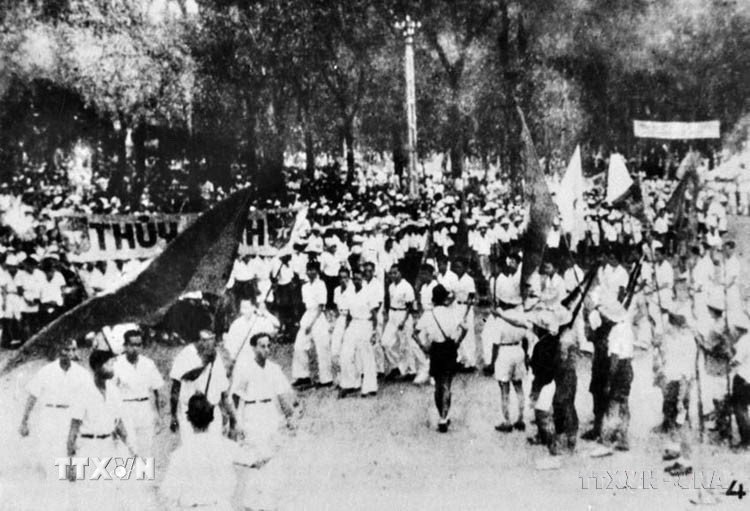 Đồng b&agrave;o S&agrave;i G&ograve;n tổng khởi nghĩa gi&agrave;nh ch&iacute;nh quyền ng&agrave;y 25/8/1945, hưởng ứng lời k&ecirc;u gọi Tổng khởi nghĩa của Trung ương Đảng v&agrave; Chủ tịch Hồ Ch&iacute; Minh. Ảnh: Tư liệu TTXVN