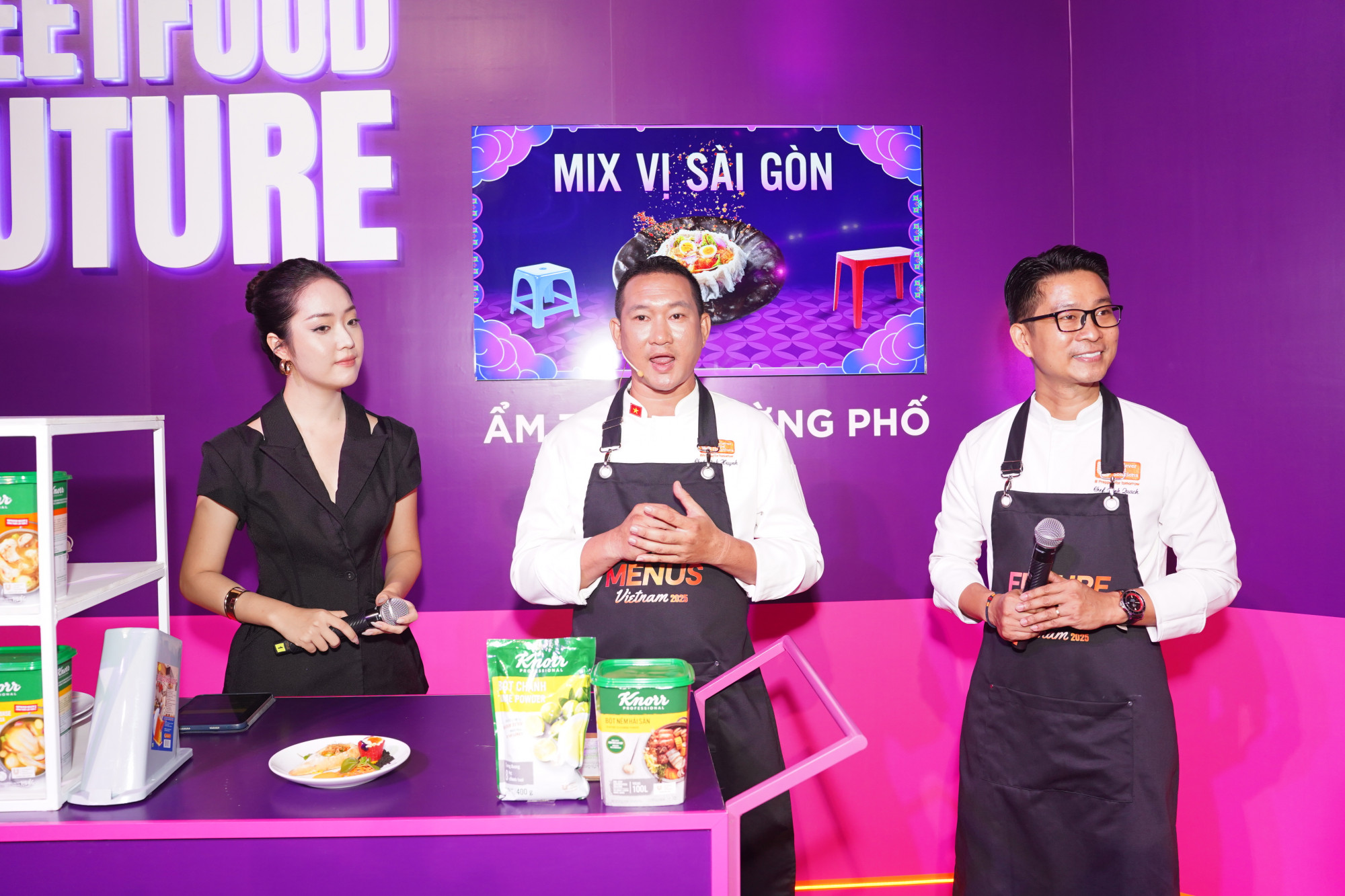 C&aacute;c đầu bếp trải nghiệm tại sự kiện Future Menus Vietnam 2025 - Ảnh: UFS