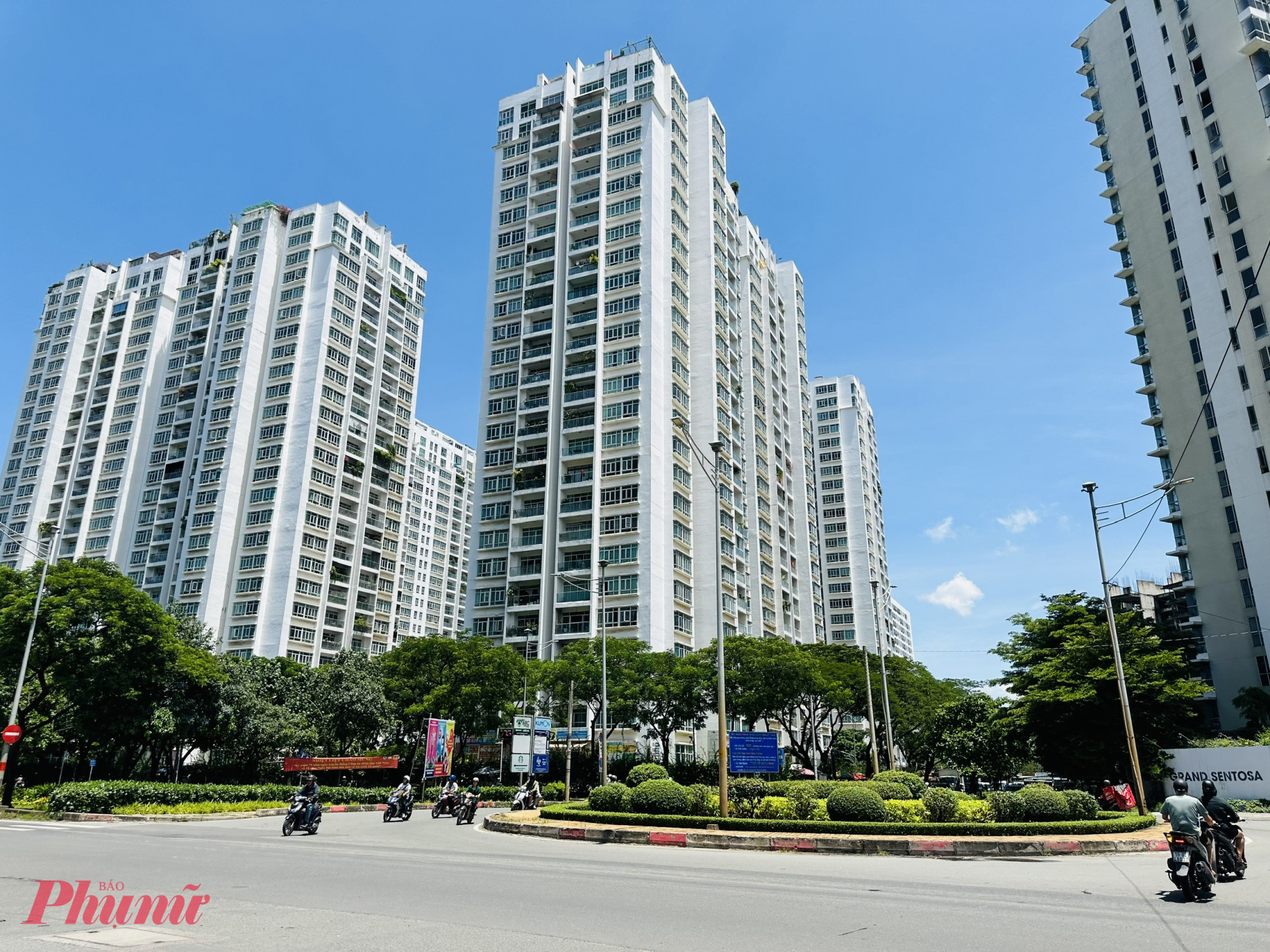 Hơn 87.000 căn nh&agrave; được th&aacute;o gỡ vướng mắc để được cấp giấy chứng nhận.