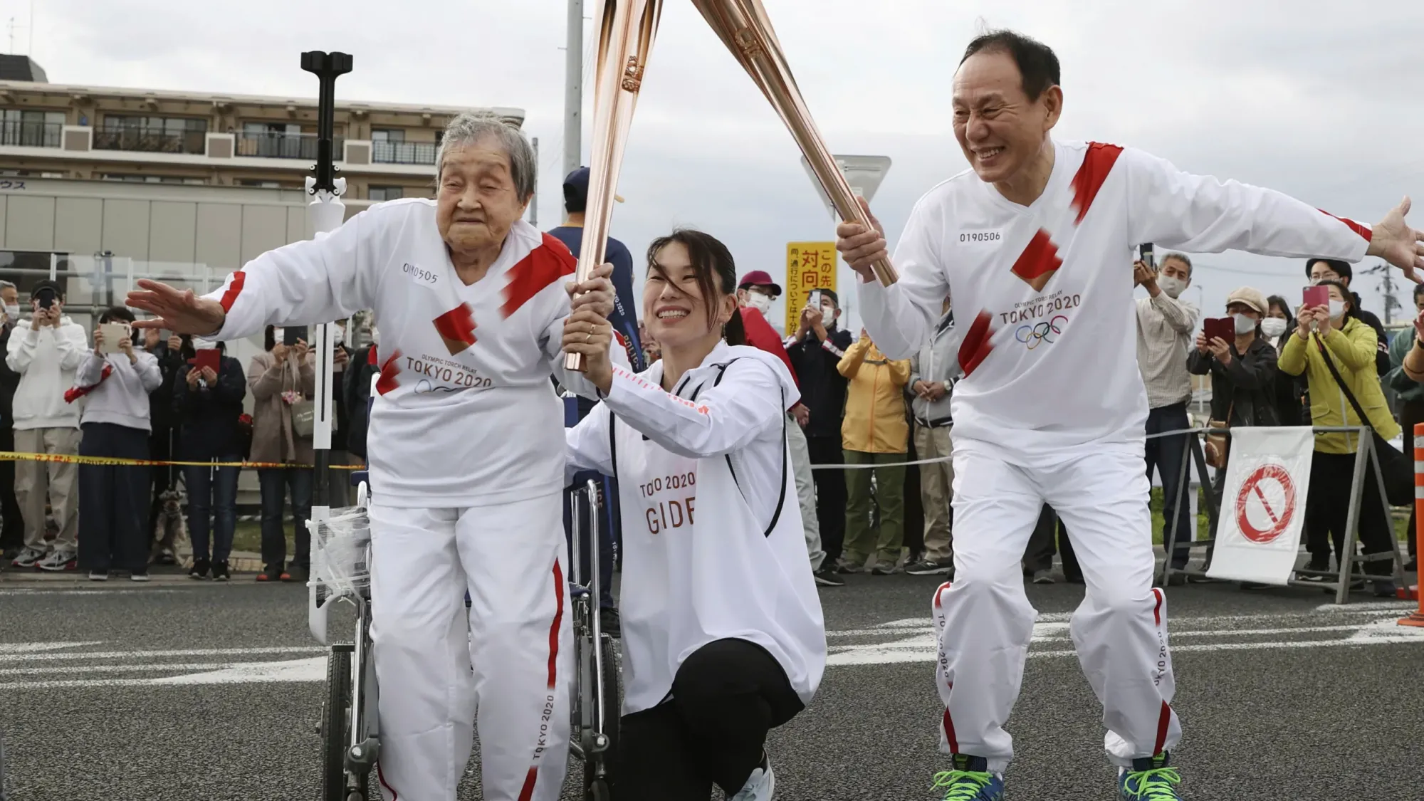 cụ Shigeko Kagaw từng tham gia rước đuốc tại Thế vận hội Tokyo 2021 - khi đ&oacute; cụ 109 tuổi. - Ảnh: WSYR 