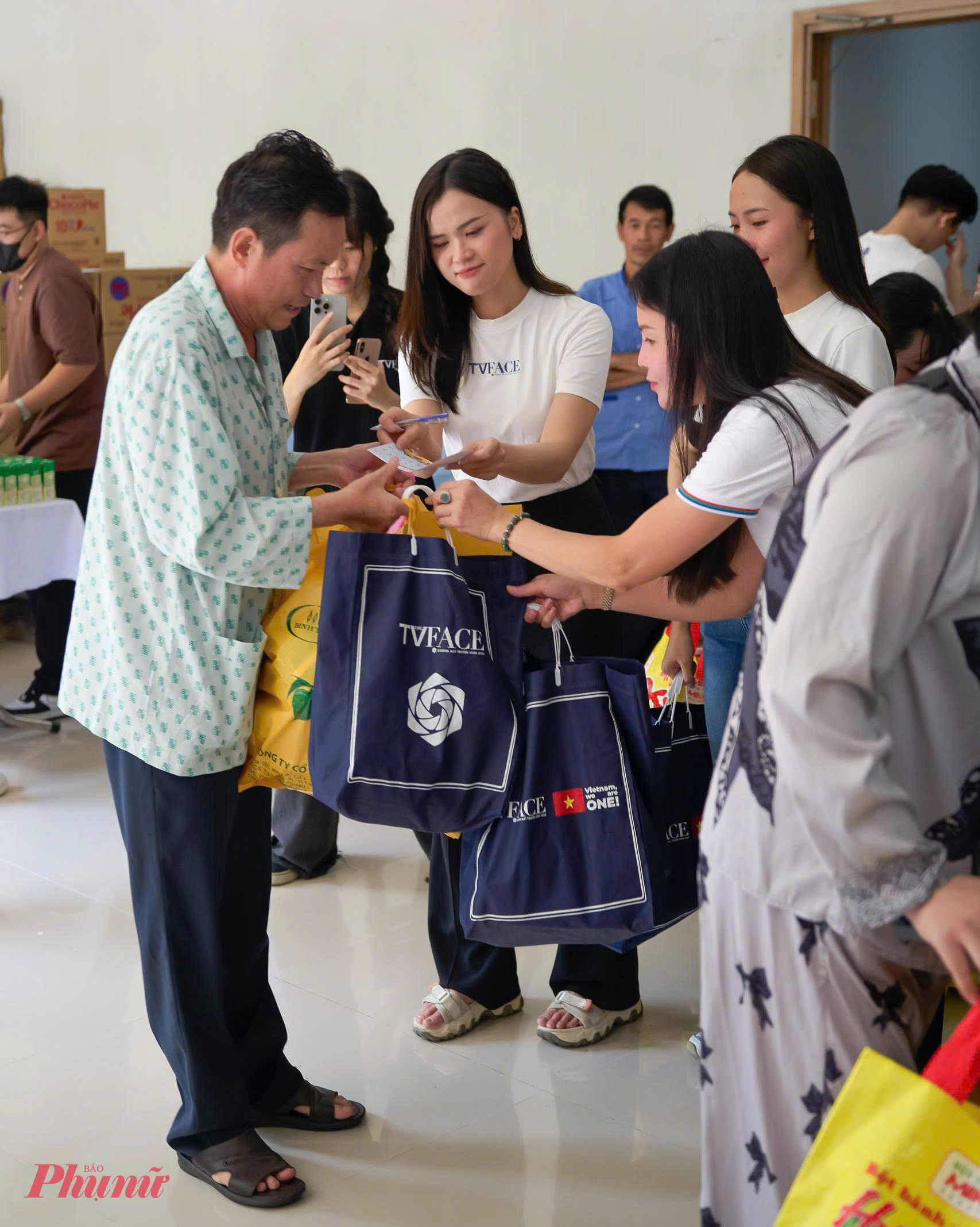 Những phần qu&agrave; v&agrave; phiếu mua h&agrave;ng 0 đồng cho