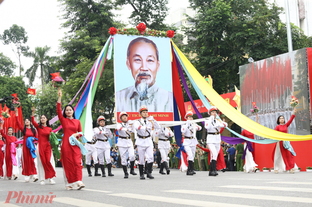 Ng&agrave;y 10-8, CATP H&agrave; Nội đ&atilde; H&agrave; Nội long trọng tổ chức chương tr&igrave;nh &ldquo;Ng&agrave;y hội v&igrave; Thủ đ&ocirc; b&igrave;nh y&ecirc;n&rdquo;, diễn ra tại khu vực tượng đ&agrave;i Vua L&yacute; Th&aacute;i Tổ v&agrave; phố Đinh Ti&ecirc;n Ho&agrave;ng, phường Ho&agrave;n Kiếm, H&agrave; Nội.