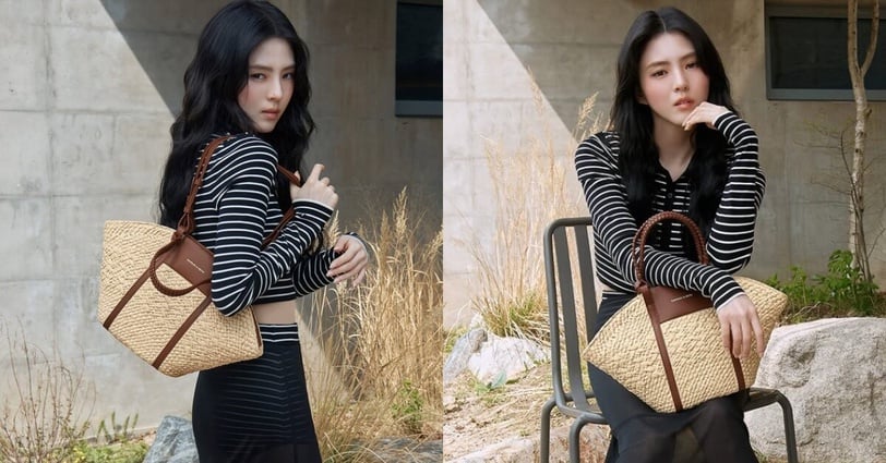Charles & Keith Shalia (khoảng 3,99 triệu đồng): Kiểu t&uacute;i mang phom d&aacute;ng vỏ s&ograve; độc đ&aacute;o, chất liệu c&oacute;i phối da mang lại sự giao thoa giữa phong c&aacute;ch nghỉ dưỡng v&agrave; th&agrave;nh thị. Đ&acirc;y l&agrave; lựa chọn ho&agrave;n hảo cho chuyến du lịch biển nhưng vẫn đủ sang khi diện trong phố. Han So Hee ưu &aacute;i mẫu n&agrave;y mỗi khi muốn tạo h&igrave;nh ảnh ph&oacute;ng kho&aacute;ng, năng động.
