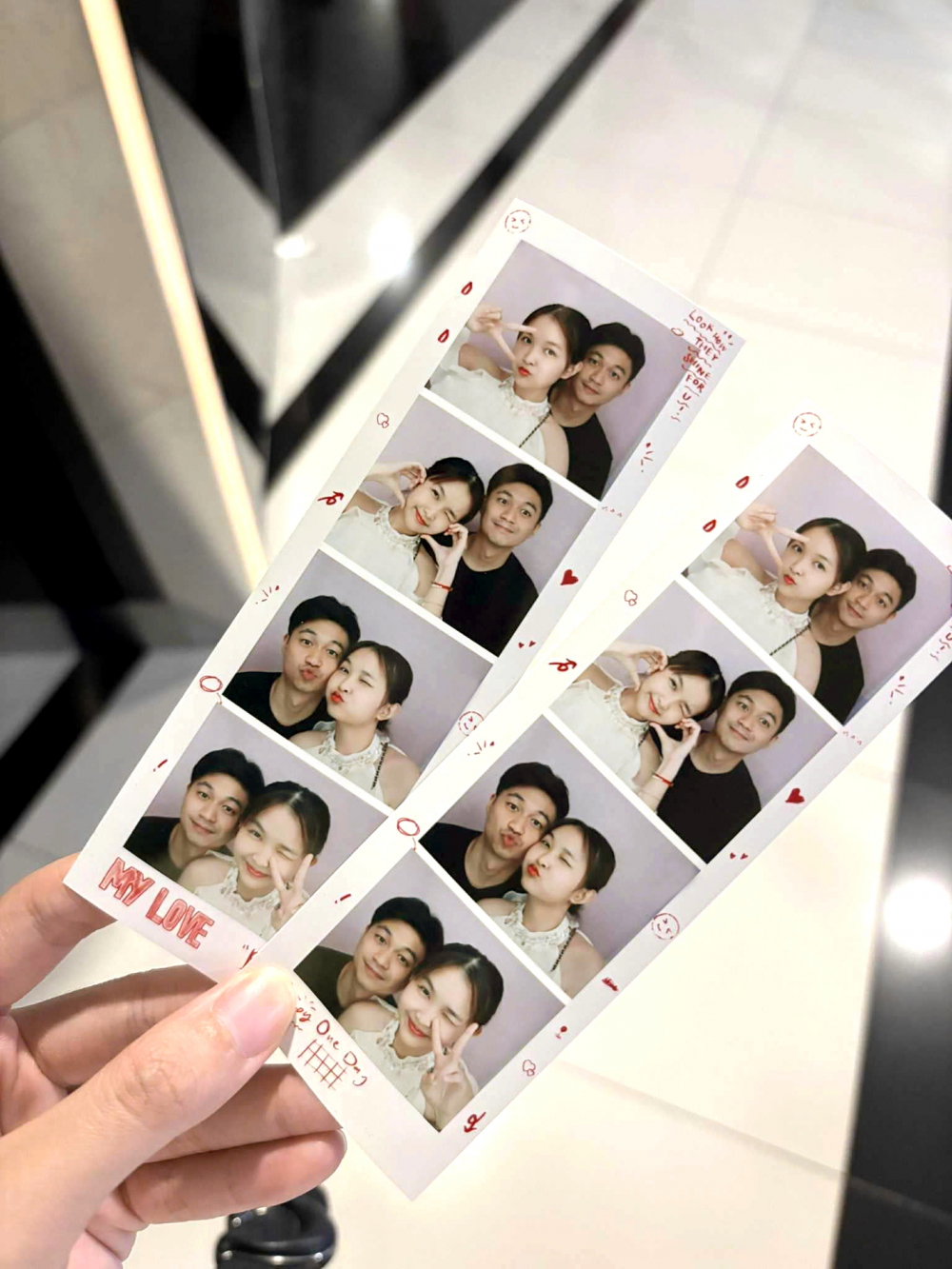 Chị Nguyễn Thị Huyền v&agrave; người y&ecirc;u trong một buổi hẹn h&ograve; chụp ảnh tại photobooth - Ảnh do nh&acirc;n vật cung cấp