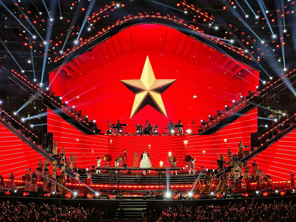 S&acirc;n khấu đ&ecirc;m nhạc V Concert: Rạng rỡ Việt Nam - Nguồn ảnh: BTC