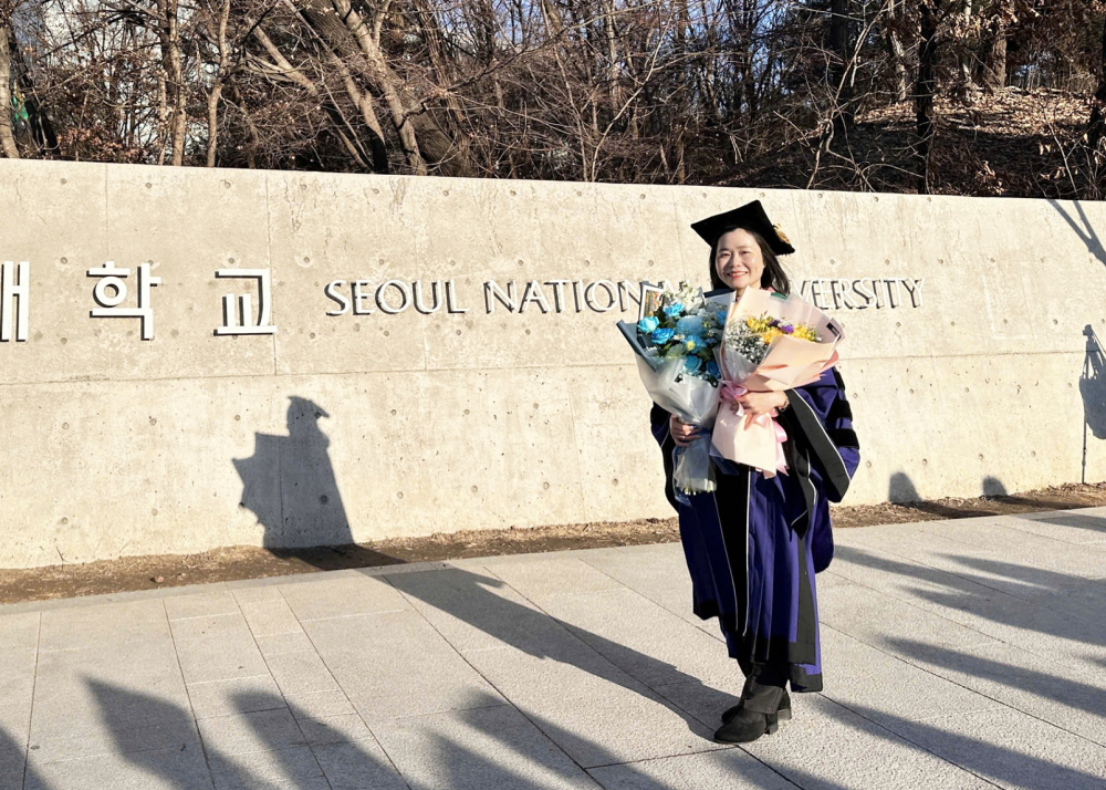 C&ocirc; Nguyễn Thị Tr&uacute;c Ly trong ng&agrave;y tốt nghiệp tiến sĩ ở Đại học Quốc gia Seoul th&aacute;ng 2/2025 - Ảnh do nh&acirc;n vật cung cấp