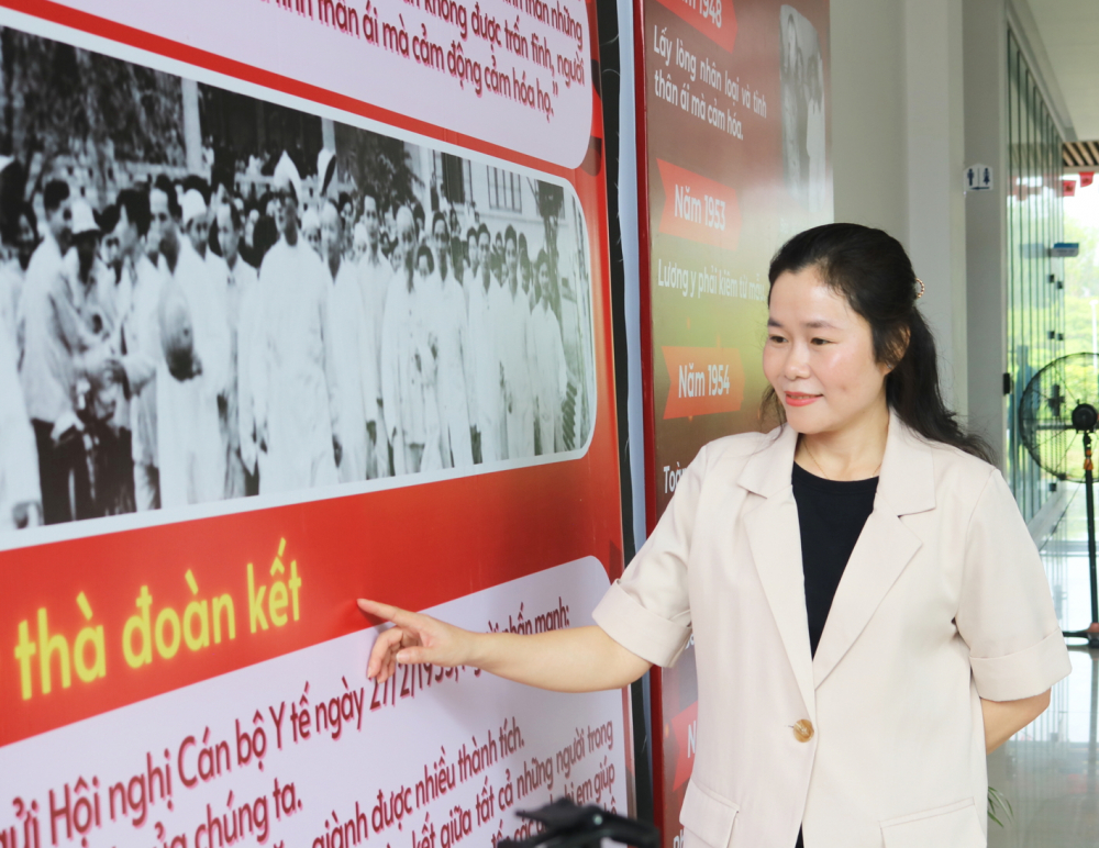 Tiến sĩ Nguyễn Thị Tr&uacute;c Ly tại Kh&ocirc;ng gian văn h&oacute;a Hồ Ch&iacute; Minh Trường đại học Khoa học Sức khỏe (Đại học Quốc gia TPHCM) - ẢNH: N.L.