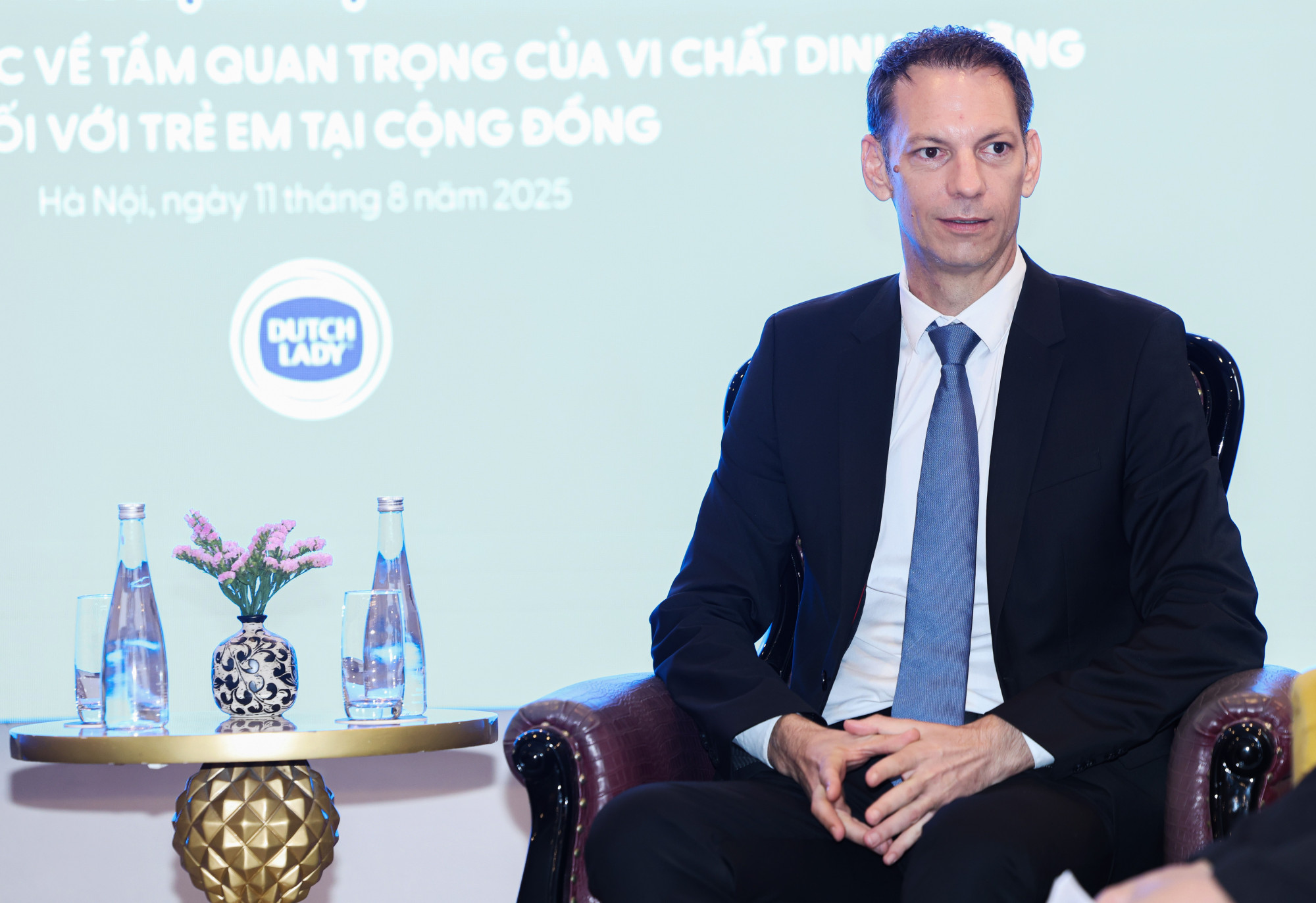 &Ocirc;ng Russell Lipchin - Tổng gi&aacute;m đốc FrieslandCampina Việt Nam cam kết mang đến những giải ph&aacute;p dinh dưỡng thiết thực, chung tay giải quyết t&igrave;nh trạng thiếu vi chất của trẻ em Việt Nam - Ảnh: FCV