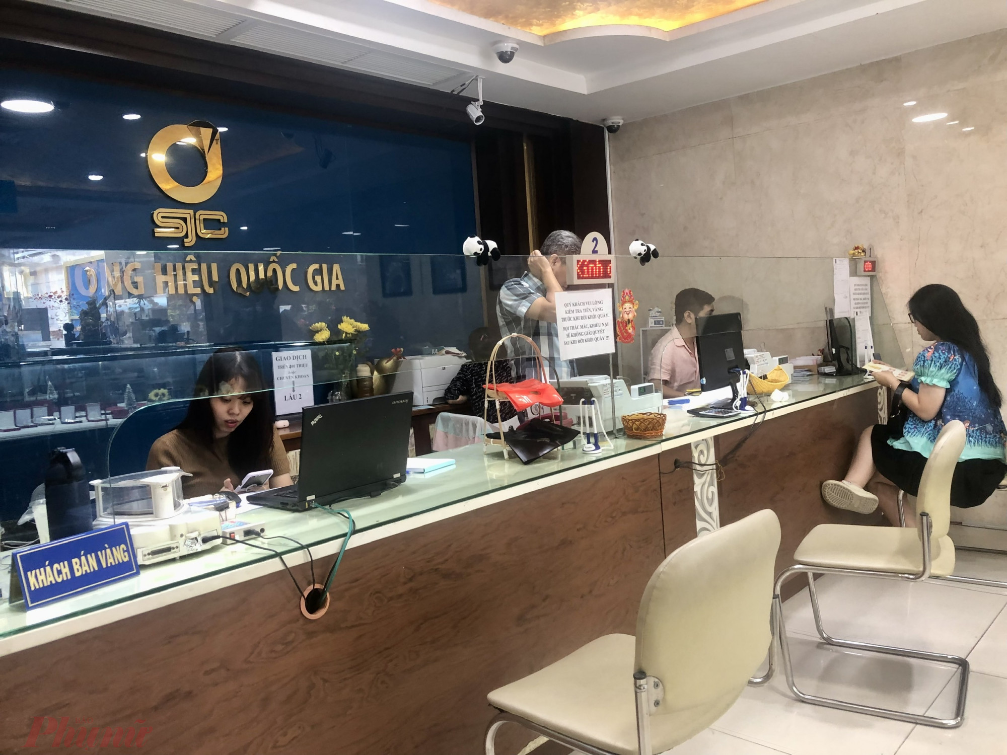 Gi&aacute; v&agrave;ng miếng SJC trong nước thường tăng rất mạnh so với gi&aacute; v&agrave;ng thế giới - Ảnh: Thanh Hoa