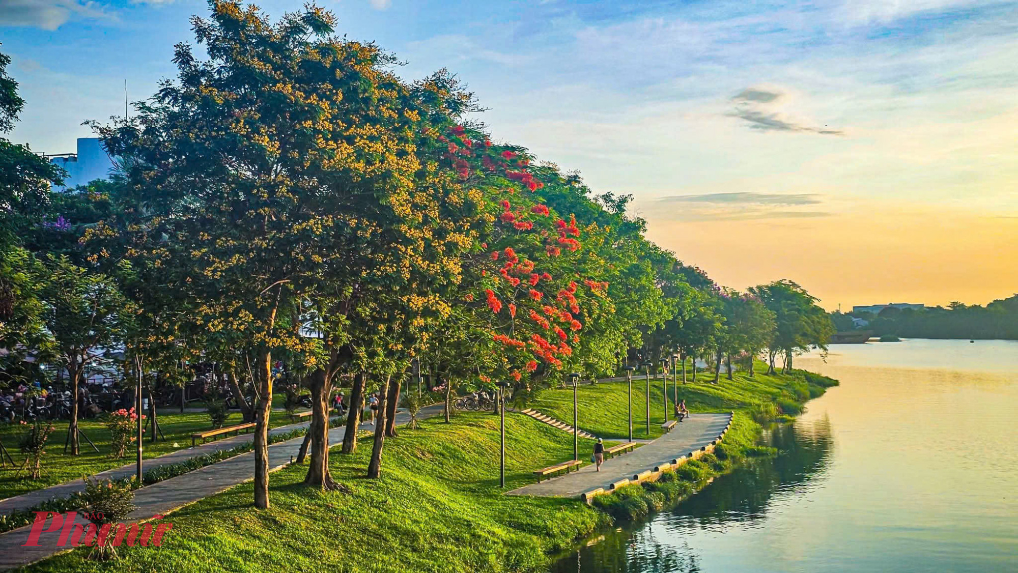 Dọc bờ s&ocirc;ng Hương c&oacute; rất nhiều kh&ocirc;ng gian xanh ph&ugrave; hợp d&atilde; ngoại (ảnh Phan Thi&ecirc;n Định)
