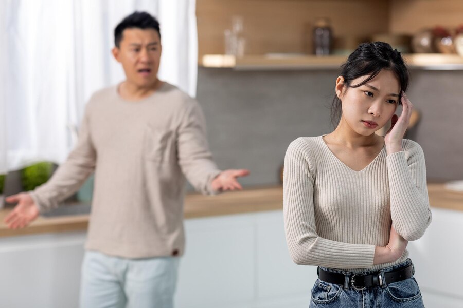 Anh chưa bao giờ n&oacute;i một lời nhẹ nh&agrave;ng với vợ con, thường nổi n&oacute;ng khi kh&ocirc;ng vừa &yacute;.. (H&igrave;nh minh hoạ)