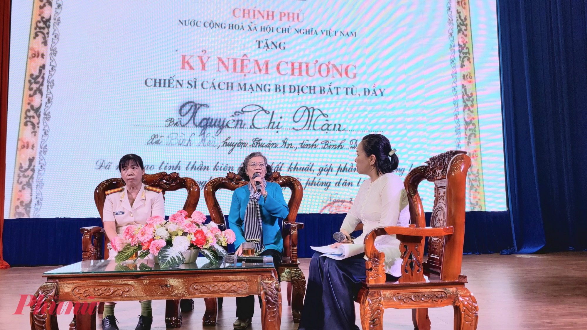 Chương tr&igrave;nh giao lưu, gặp gỡ nh&acirc;n chứng lịch sử v&agrave; gương phụ nữ điển h&igrave;nh 