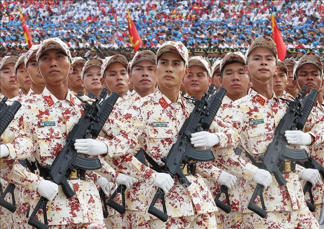 Khối nam sĩ quan An ninh mạng v&agrave; ph&ograve;ng chống tội phạm sử dụng c&ocirc;ng nghệ cao - Ảnh: L&acirc;m Kh&aacute;nh/TTXVN