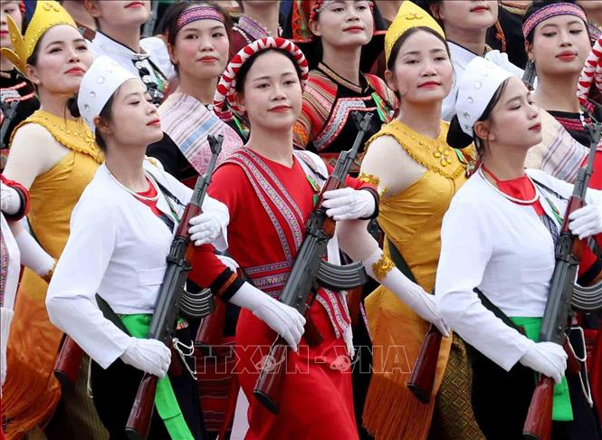 Khối nữ D&acirc;n qu&acirc;n c&aacute;c d&acirc;n tộc Việt Nam - Ảnh: TTXVN