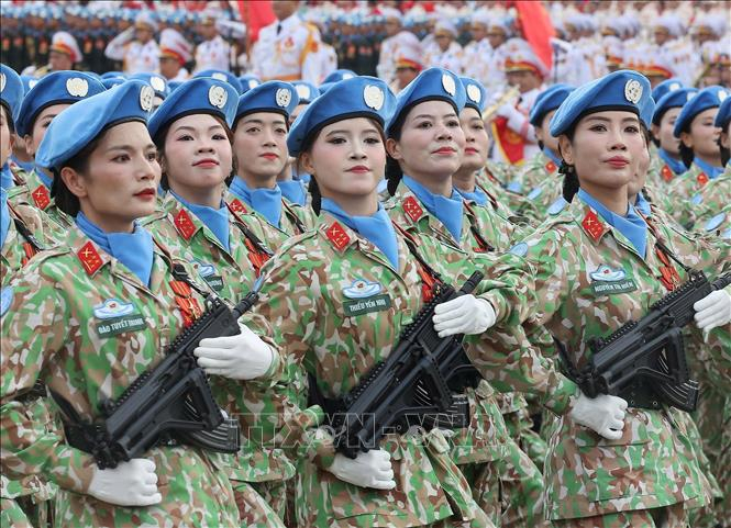 Khối nữ G&igrave;n giữ h&ograve;a b&igrave;nh Việt Nam - Ảnh: L&acirc;m Kh&aacute;nh/TTXVN