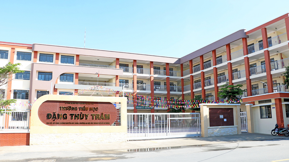 Toàn cảnh khuôn viên sạch đẹp, hiện đại của Trường tiểu học Đặng Thùy Trâm