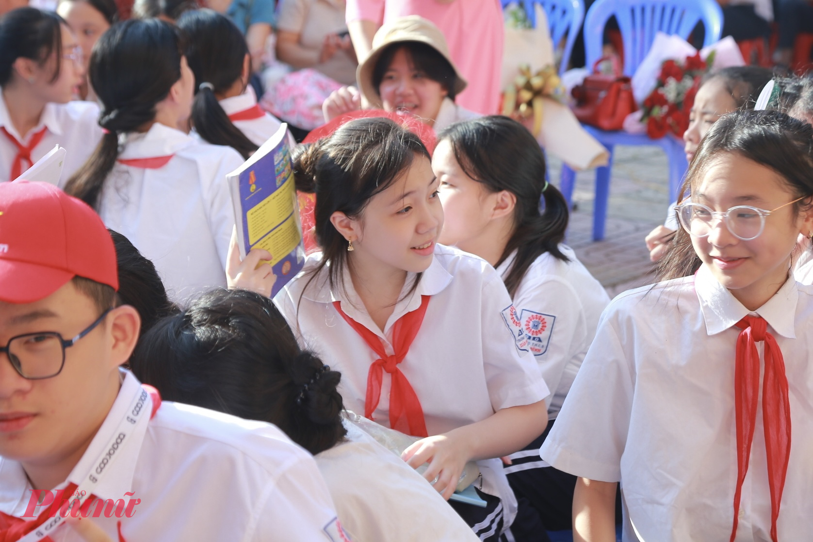 Trước ng&agrave;y khai giảng, trường THCS Xu&acirc;n Đỉnh cũng triển khai nhiều c&ocirc;ng t&aacute;c để học sinh học tập nội quy trường, lớp; triển khai trang tr&iacute; lớp học; chuẩn bị đầy đủ cơ sở vật chất, tinh thần để tạo m&ocirc;i trường học tập tốt nhất, bước v&agrave;o năm học 2025 - 2026.