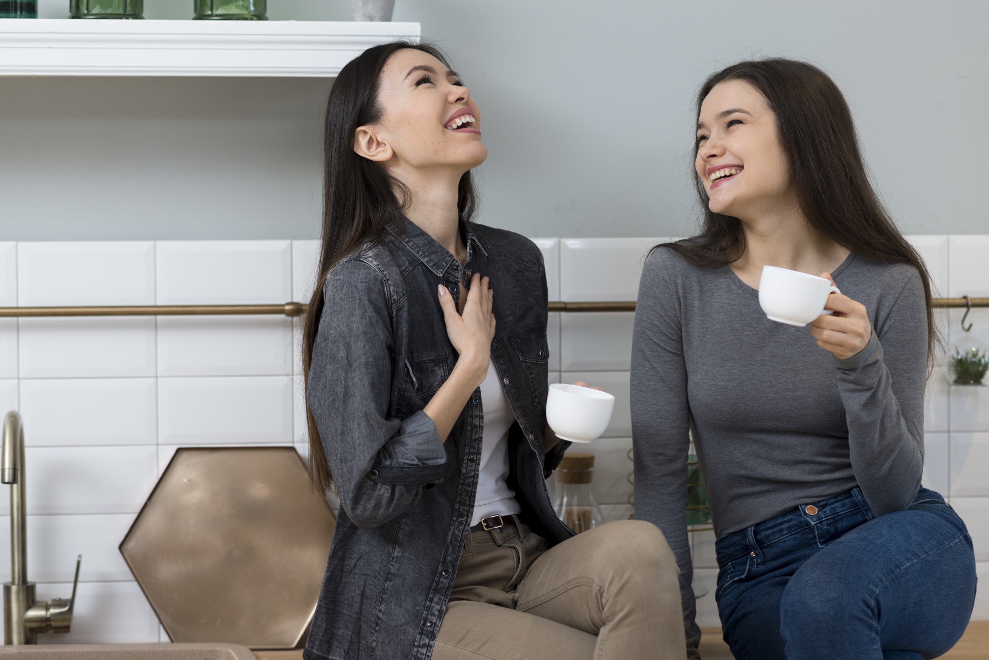 Tuổi trẻ sống cho hiện tại nhưng đừng qu&ecirc;n x&acirc;y dựng nền tảng vững chắc cho tuổi gi&agrave; - Ảnh: Freepik