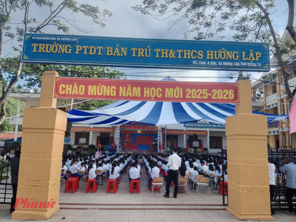 Học sinh x&atilde; Hướng Lập bước v&agrave;o năm học mới
