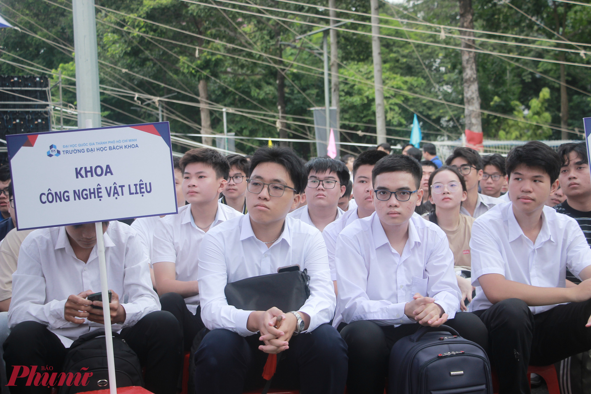 Sinh vi&ecirc;n đại học, sau đại học thuộc c&aacute;c trường th&agrave;nh vi&ecirc;n ĐH Quốc gia TPHCM c&oacute; cơ hội ứng tuyển v&agrave;o 500 vị tr&iacute; việc l&agrave;m ở Tập đo&agrave;n CT Group, với mức lương khởi điểm 20 triệu đồng/th&aacute;ng - Ảnh: Nguyễn Loan