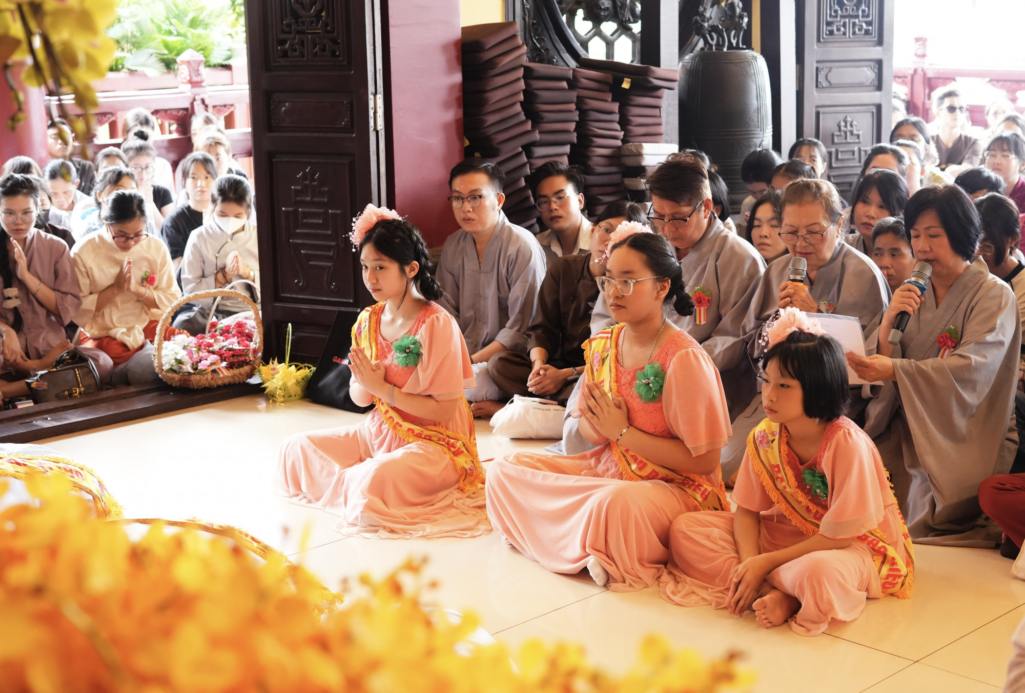 Ch&ugrave;a Ph&aacute;p Hoa tụng kinh Vu lan với chủ đề tri &acirc;n