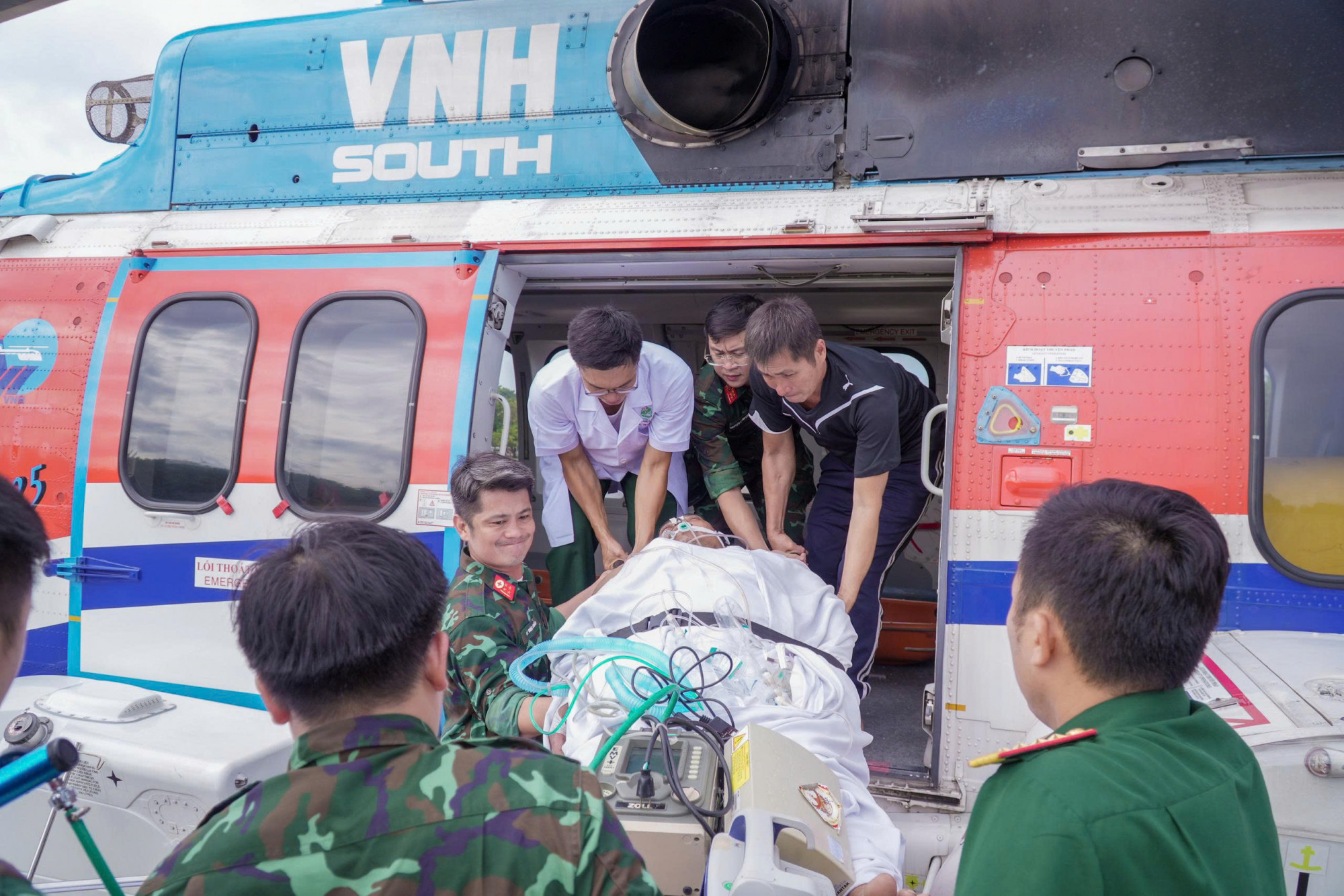 Ngay sau khi đến Bệnh viện Qu&acirc;n y 175, anh Q. được chuyển đến khoa cấp cứu điều trị t&iacute;ch cực, ảnh BVCC