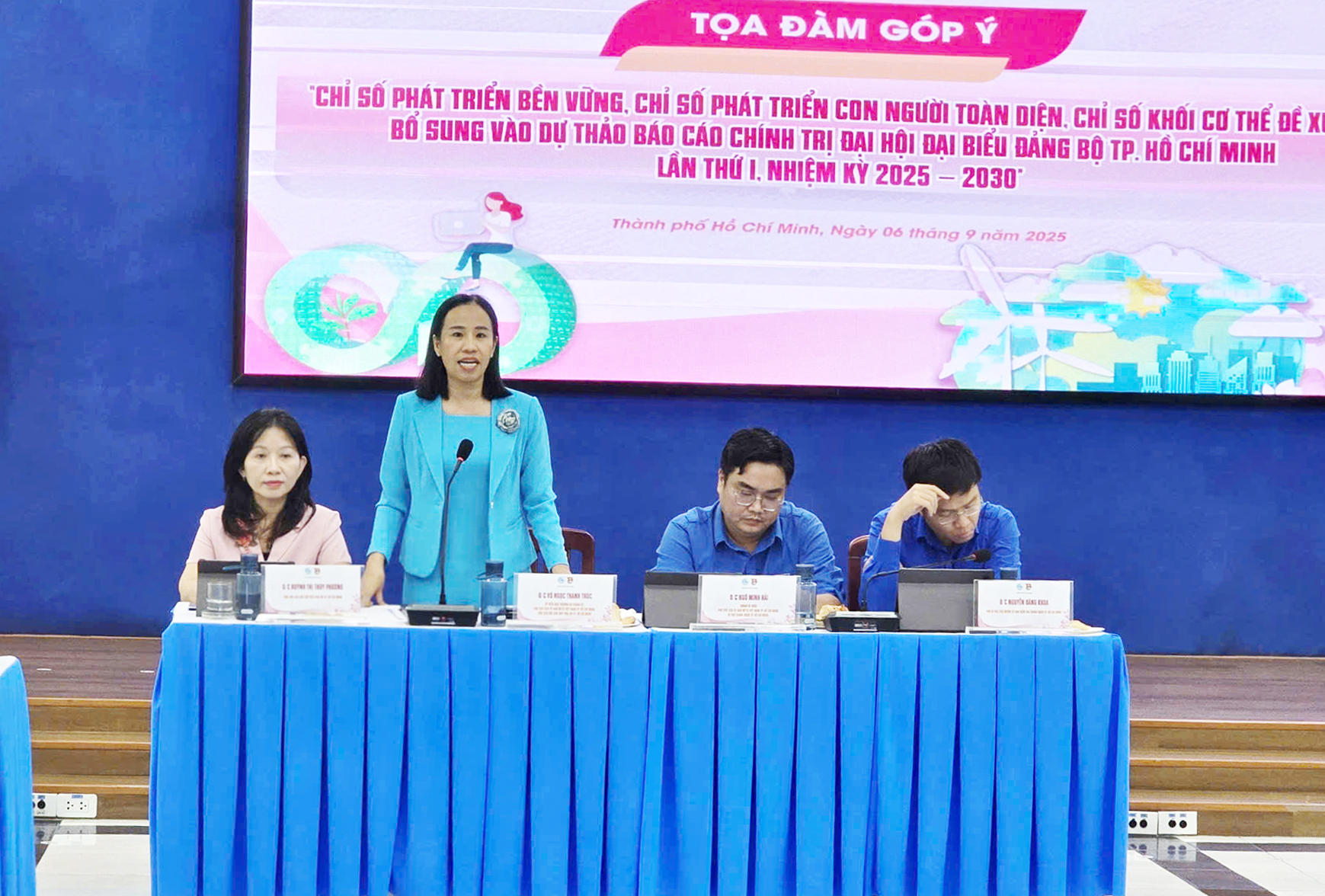 Chủ tịch Hội LHPN TPHCM V&otilde; Ngọc Thanh Tr&uacute;c - gửi lời cảm ơn đến c&aacute;c &yacute; kiến ph&aacute;t biểu cũng như c&aacute;c b&agrave;i viết tham luận tại hội nghị