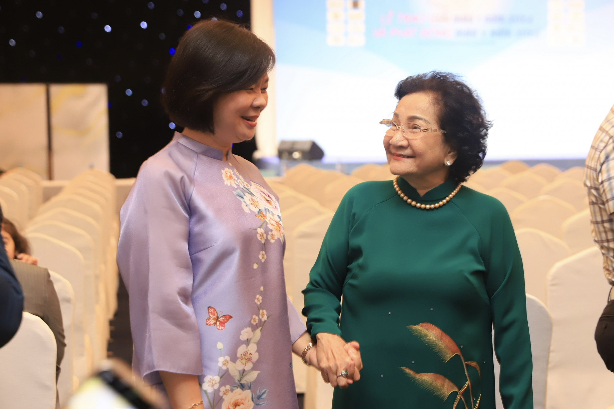 B&agrave; L&yacute; Việt Trung - Tổng Bi&ecirc;n tập B&aacute;o Phụ nữ TPHCM tr&ograve; chuyện th&acirc;n t&igrave;nh c&ugrave;ng Doanh nh&acirc;n Phạm Thị Hu&acirc;n - Chủ tịch Hội đồng quản trị C&ocirc;ng ty cổ phần Ba Hu&acirc;n