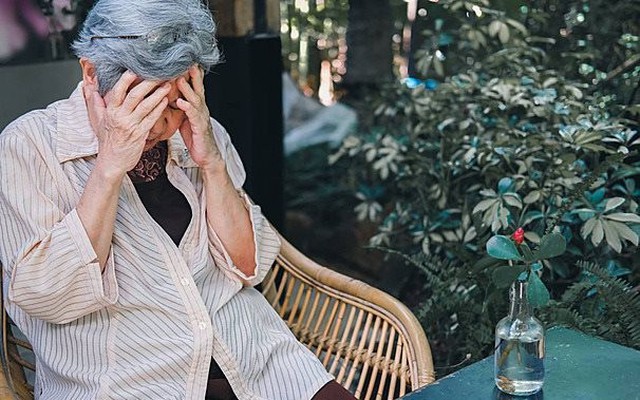 Người gi&agrave; c&oacute; những nỗi lo m&agrave; con ch&aacute;u kh&ocirc;ng hiểu được (ảnh minh họa)