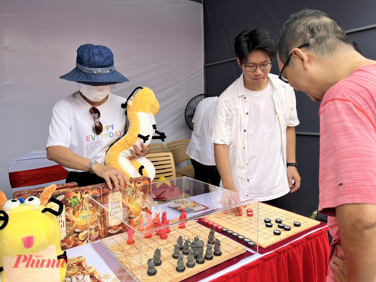 Người d&acirc;n chơi cờ tướng 