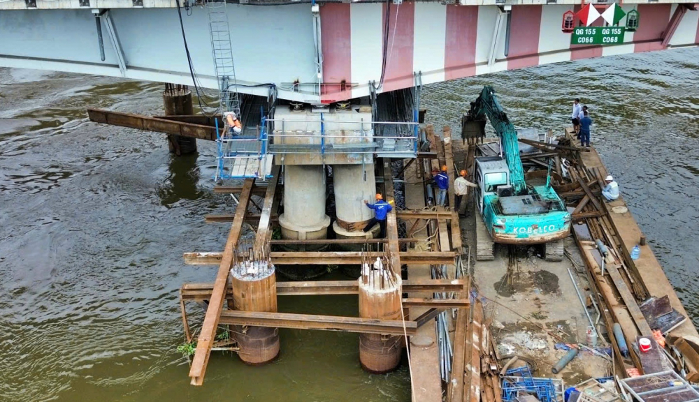 Hiện c&aacute;c trụ cầu, mố cầu đ&atilde; được x&acirc;y dựng. Ảnh Nguyễn Văn