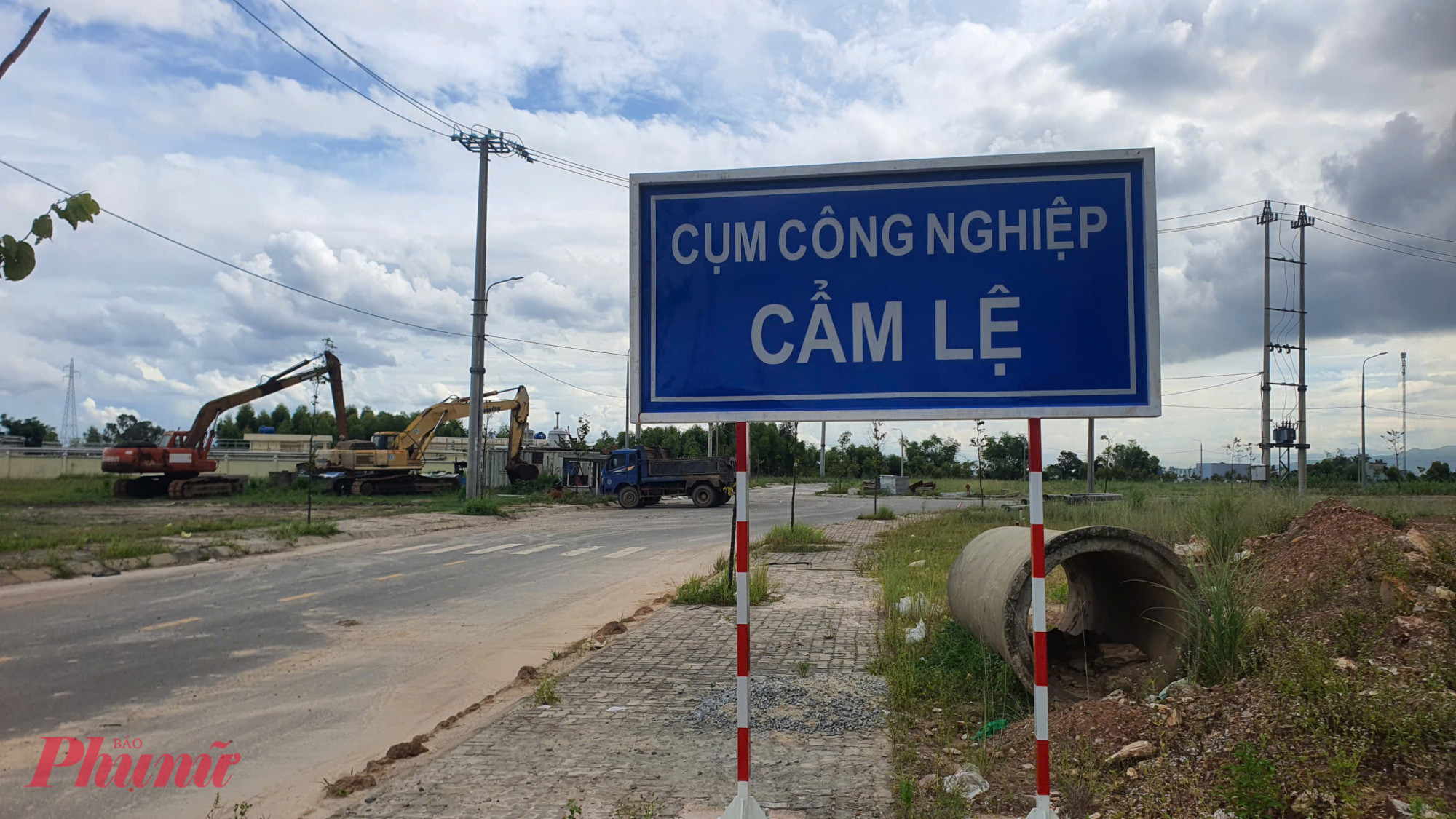 Dự &aacute;n Hạ tầng kỹ thuật Cụm c&ocirc;ng nghiệp Cẩm Lệ được UBND quận Cẩm Lệ (TP Đ&agrave; Nẵng cũ) triển khai x&acirc;y dựng từ năm 2019, với tổng mức đầu tư được ph&ecirc; duyệt 250 tỉ đồng.