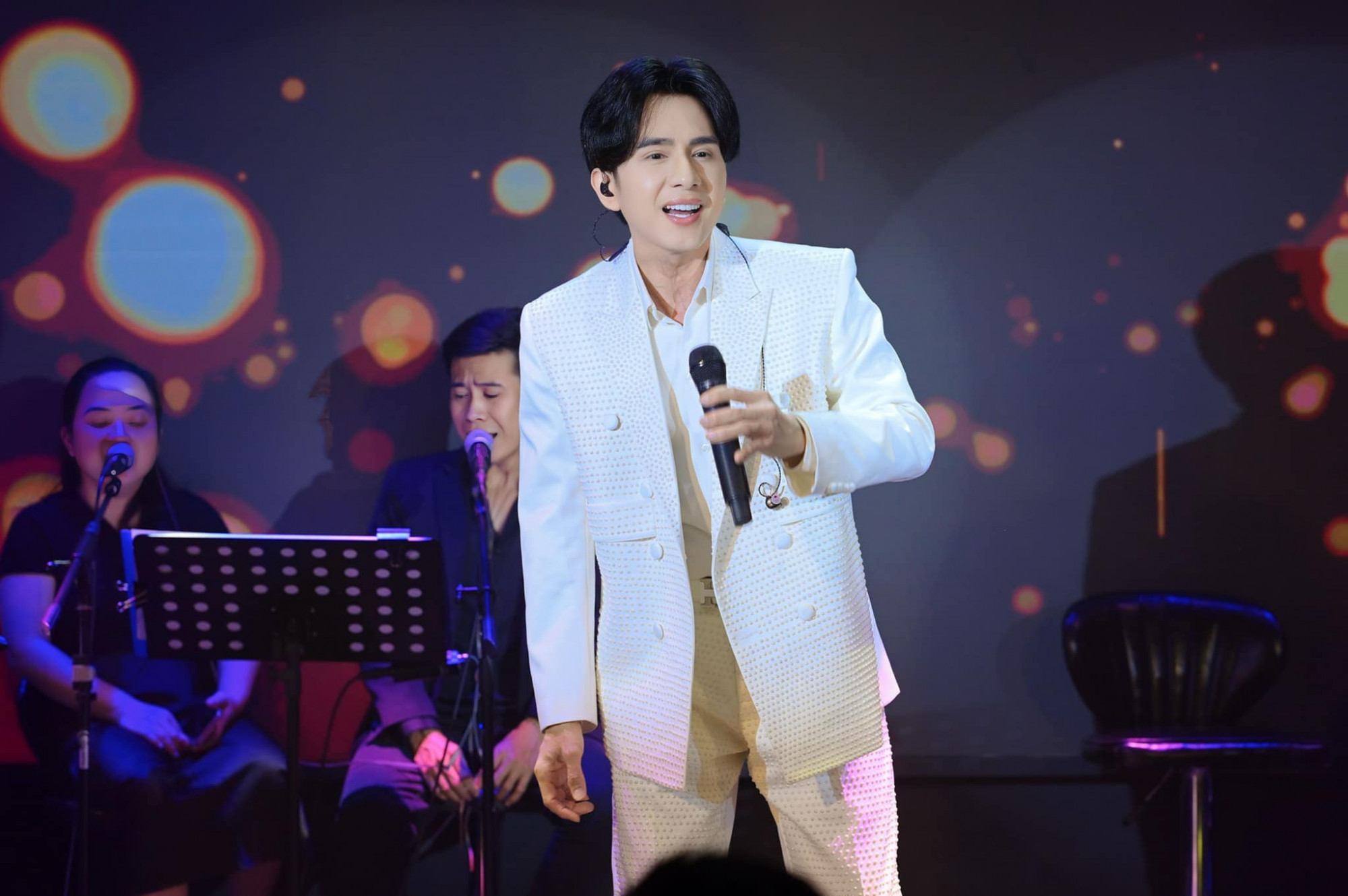 Ca sĩ Đan Trường hiện chỉ biểu diễn trong một &iacute;t show để d&agrave;nh sức chuẩn bị cho live concert