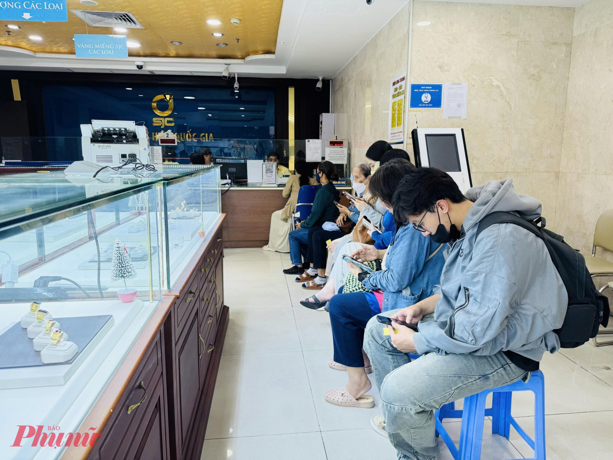 Ri&ecirc;ng v&agrave;ng miếng th&igrave; kh&aacute;ch cũng được mua tối đa 1 lượng 