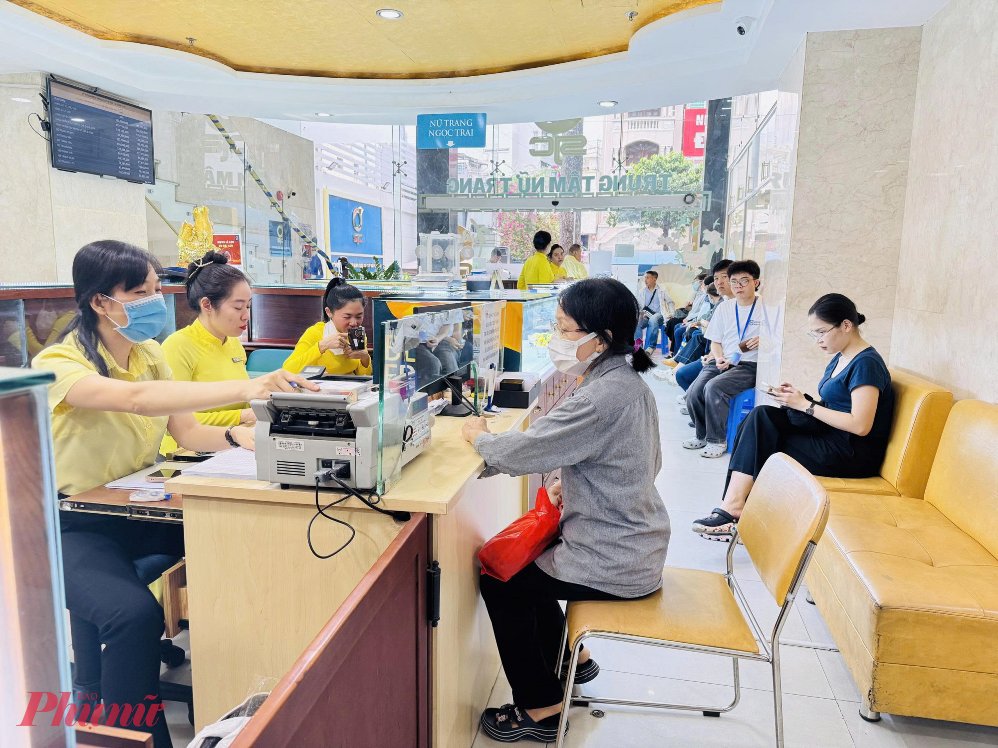 Mỗi kh&aacute;ch cũng chỉ được mua tối đa 1 chỉ v&agrave;ng nhẫn 9999 