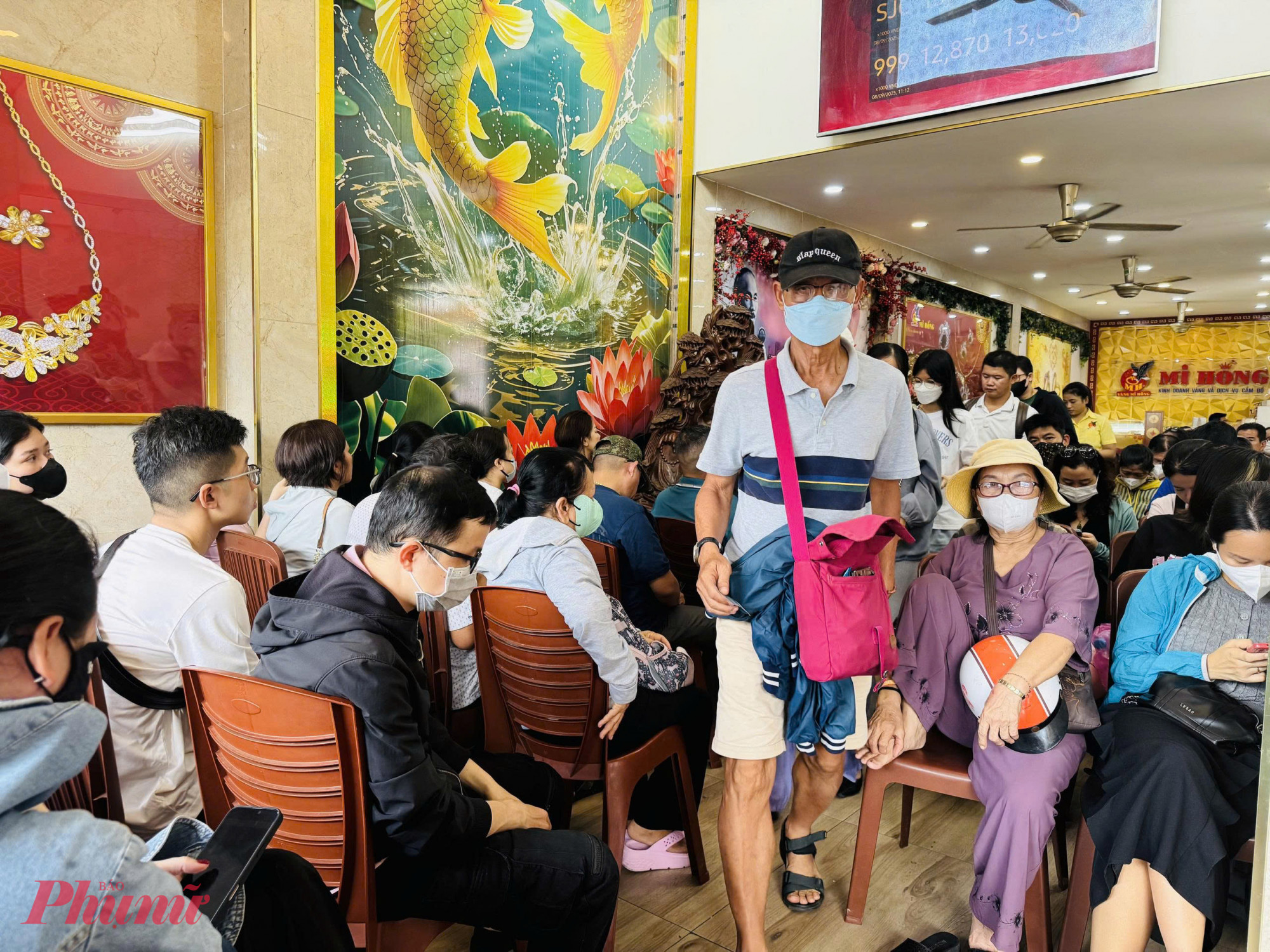 Cứ mỗi lượt gọi sẽ c&oacute; 6 kh&aacute;ch h&agrave;ng v&agrave;o quầy