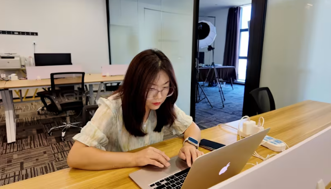 Nhiều người t&igrave;m đến văn ph&ograve;ng giả để giả vờ l&agrave;m việc