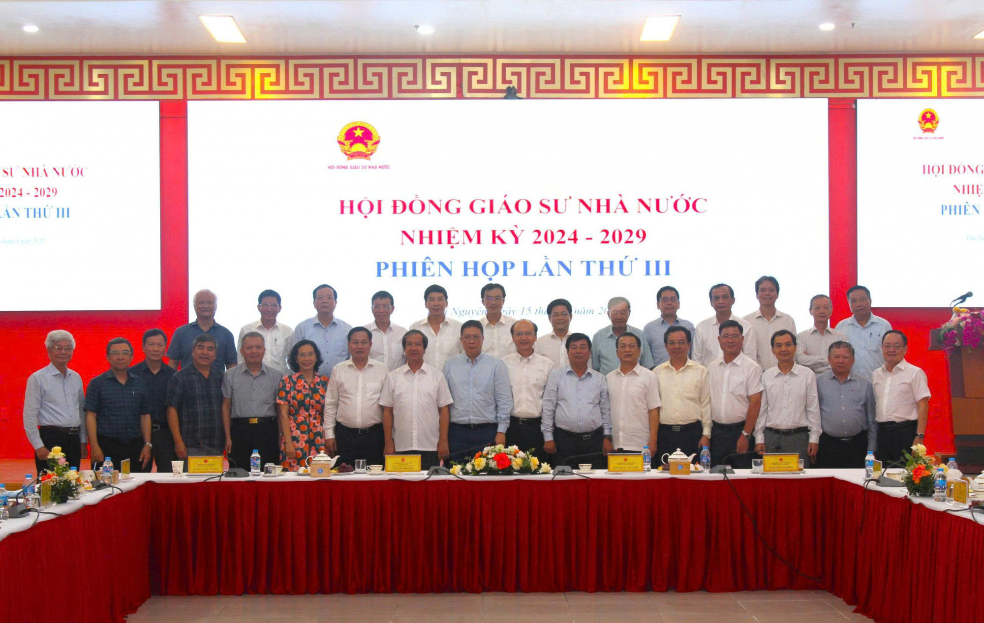 Hội đồng Gi&aacute;o sư Nh&agrave; nước nhiệm kỳ 2024 - 2029 tại phi&ecirc;n họp lần thứ III. Ảnh: HĐGSNN