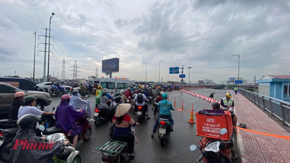 lộ tr&igrave;nh thay thế hiện tại l&agrave;: Đường Phạm Văn Đồng -> cầu vượt cạn qua quốc lộ 13 -> quay đầu tại giao lộ đường số 20 -> đường Phạm Văn Đồng -> quốc lộ 13.