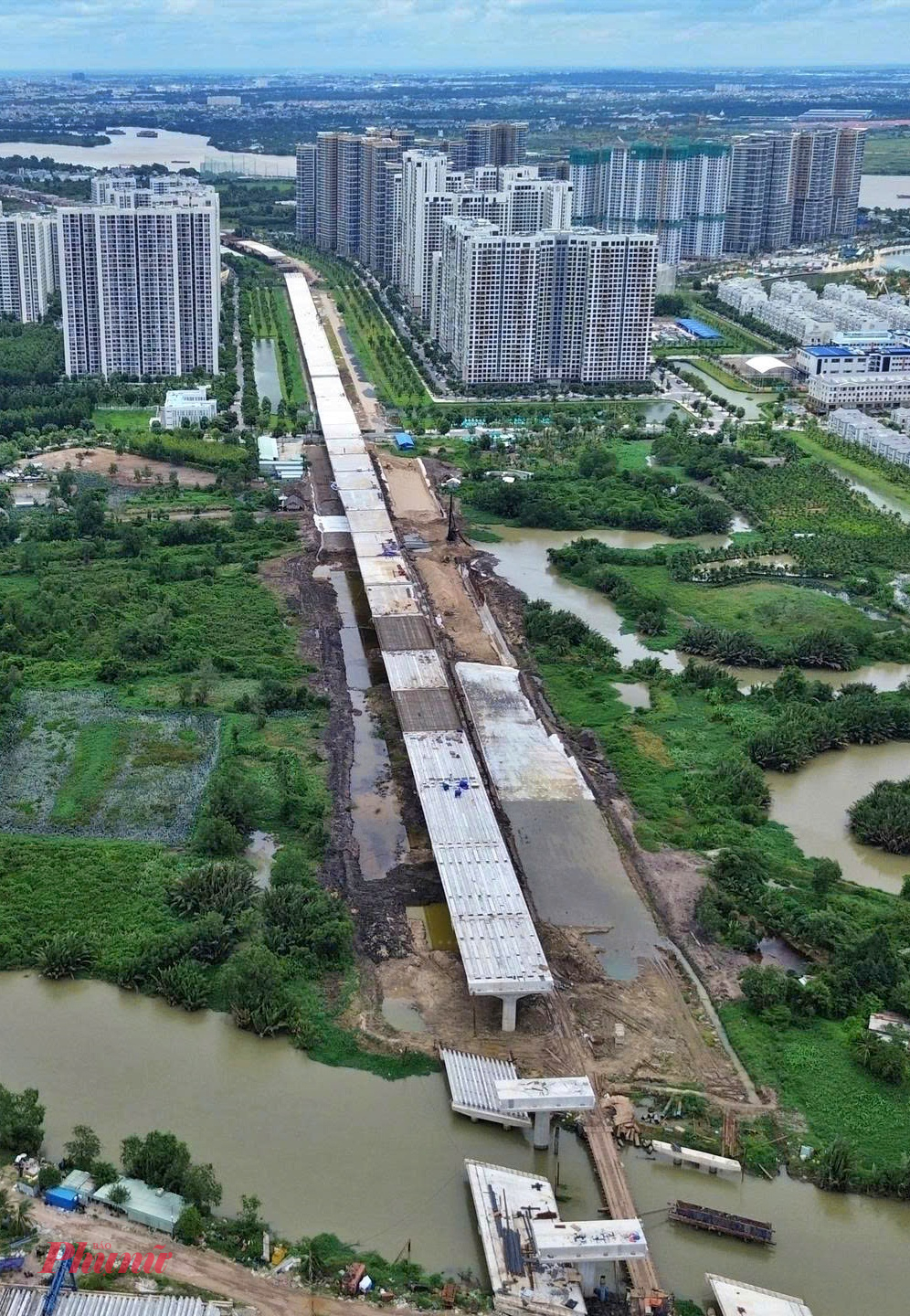 Đoạn xuy&ecirc;n t&acirc;m đại đ&ocirc; thị Vinhomes cơ bản đ&atilde; ho&agrave;n th&agrave;nh lắp dầm