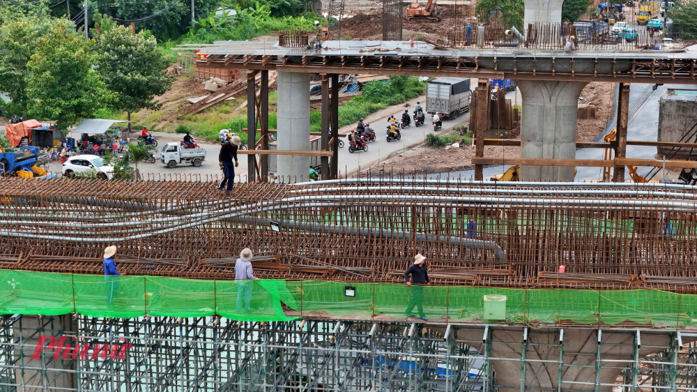 Hiện nay n&uacute;t giao T&acirc;n Vạn đang gặp một số vướng mắc v&agrave; được Ch&iacute;nh phủ chỉ đạo y&ecirc;u cầu TPHCM khẩn trương nghi&ecirc;n cứu phương &aacute;n đầu tư ho&agrave;n chỉnh n&uacute;t giao, bảo đảm khai th&aacute;c hiệu quả, đồng bộ. 