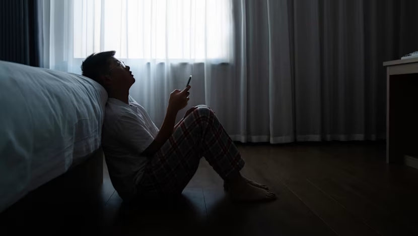 h&agrave;ng ng&agrave;n &ldquo;bạn b&egrave;&rdquo; hay người theo d&otilde;i tr&ecirc;n mạng, nhưng lại hiếm khi t&igrave;m được một người thật sự để gọi điện, chia sẻ hay kh&oacute;c c&ugrave;ng l&uacute;c kh&oacute; khăn.