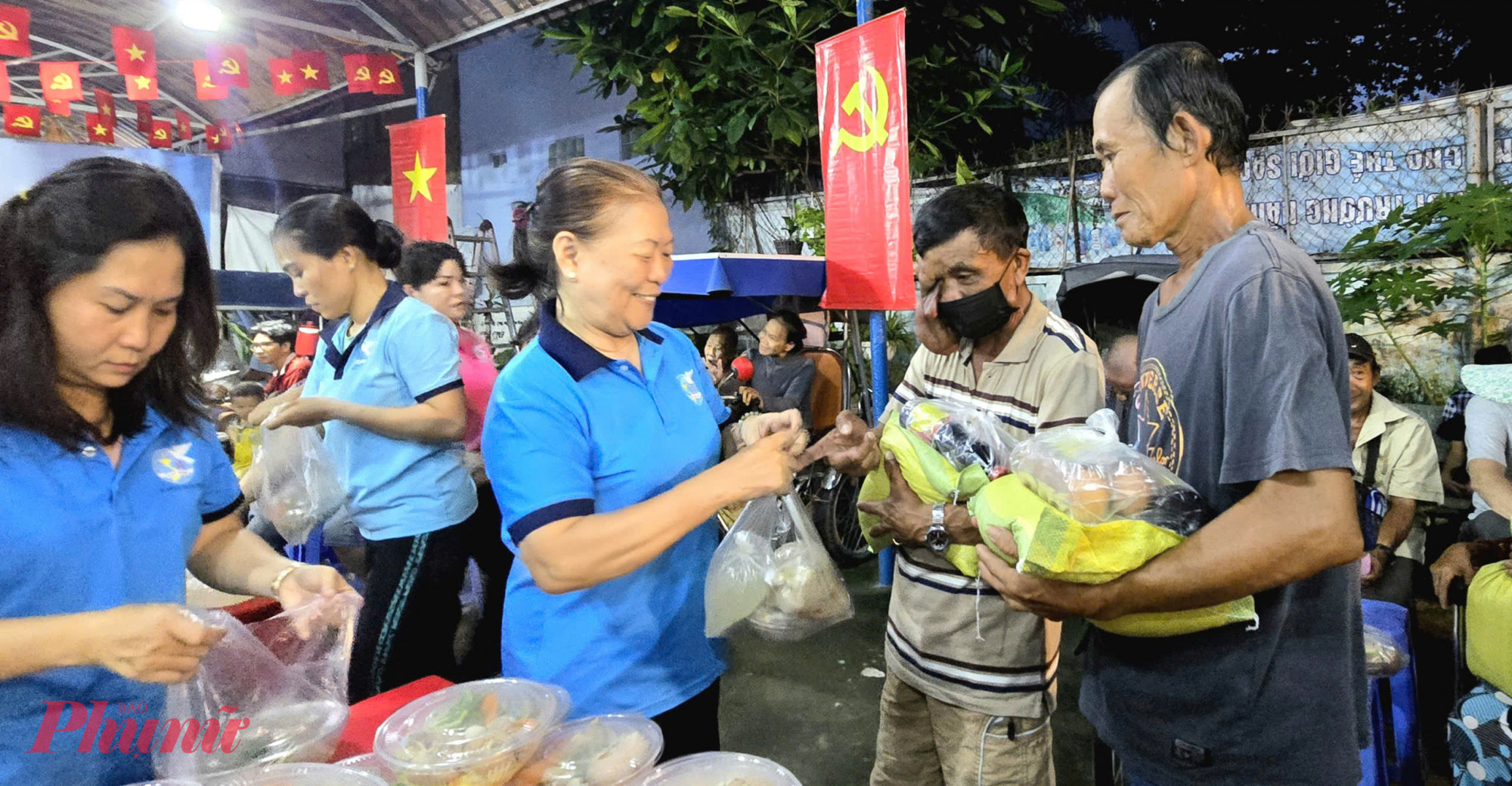 300 suất ăn đ&atilde; được trao tại chương tr&igrave;nh
