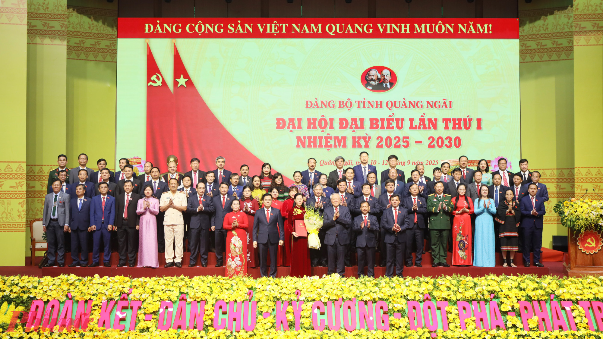 Ban Chấp h&agrave;nh Đảng bộ tỉnh Quảng Ng&atilde;i nhiệm kỳ 2025-2030 ra mắt