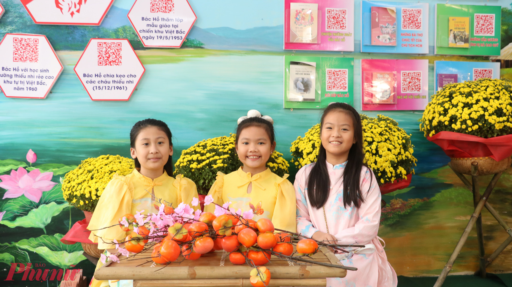 Học sinh Trường tiểu học Hiệp T&acirc;n (quận T&acirc;n Ph&uacute;) tham gia hoạt động tiếng Anh - Ảnh: Trang Thư