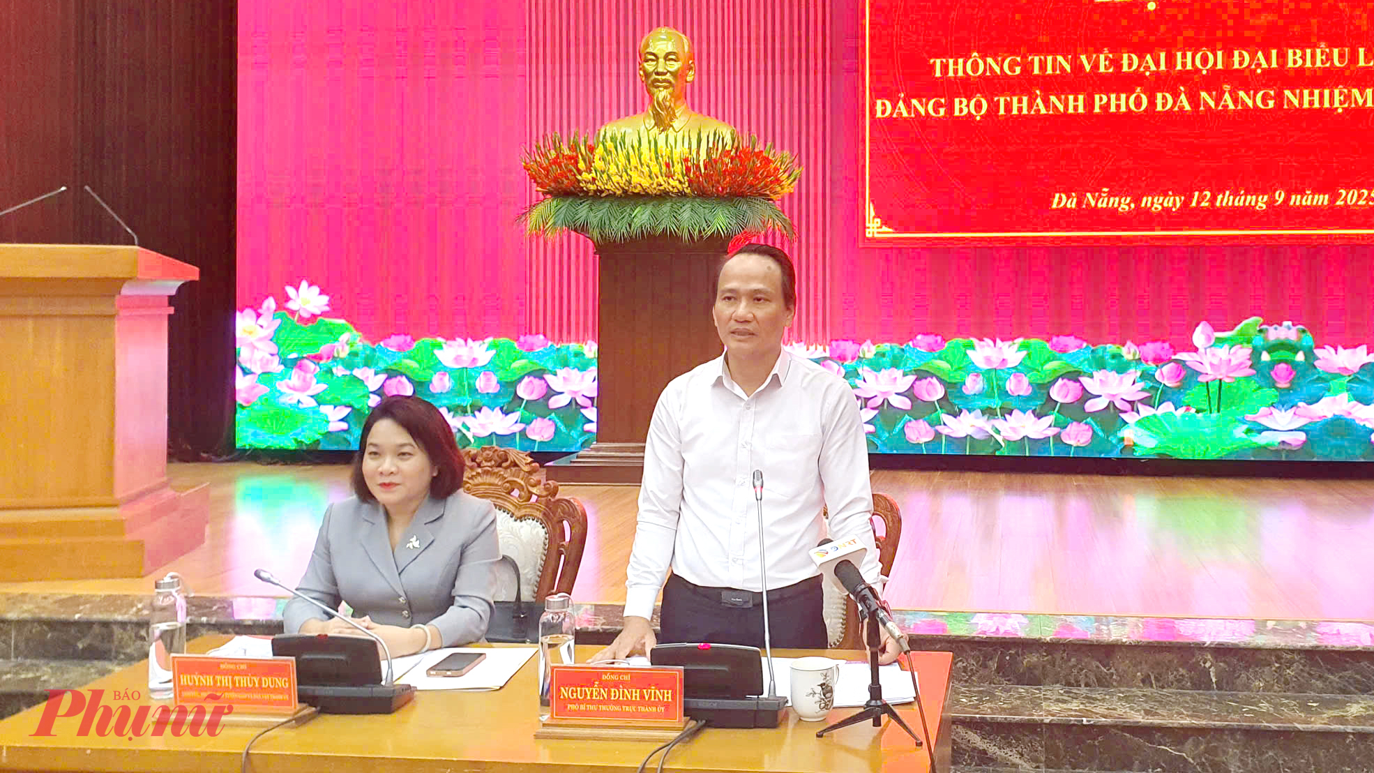 &Ocirc;ng Nguyễn Đ&igrave;nh Vĩnh - Ph&oacute; b&iacute; thư Thường trực Th&agrave;nh uỷ Đ&agrave; Nẵng - th&ocirc;ng tin tại buổi họp b&aacute;o