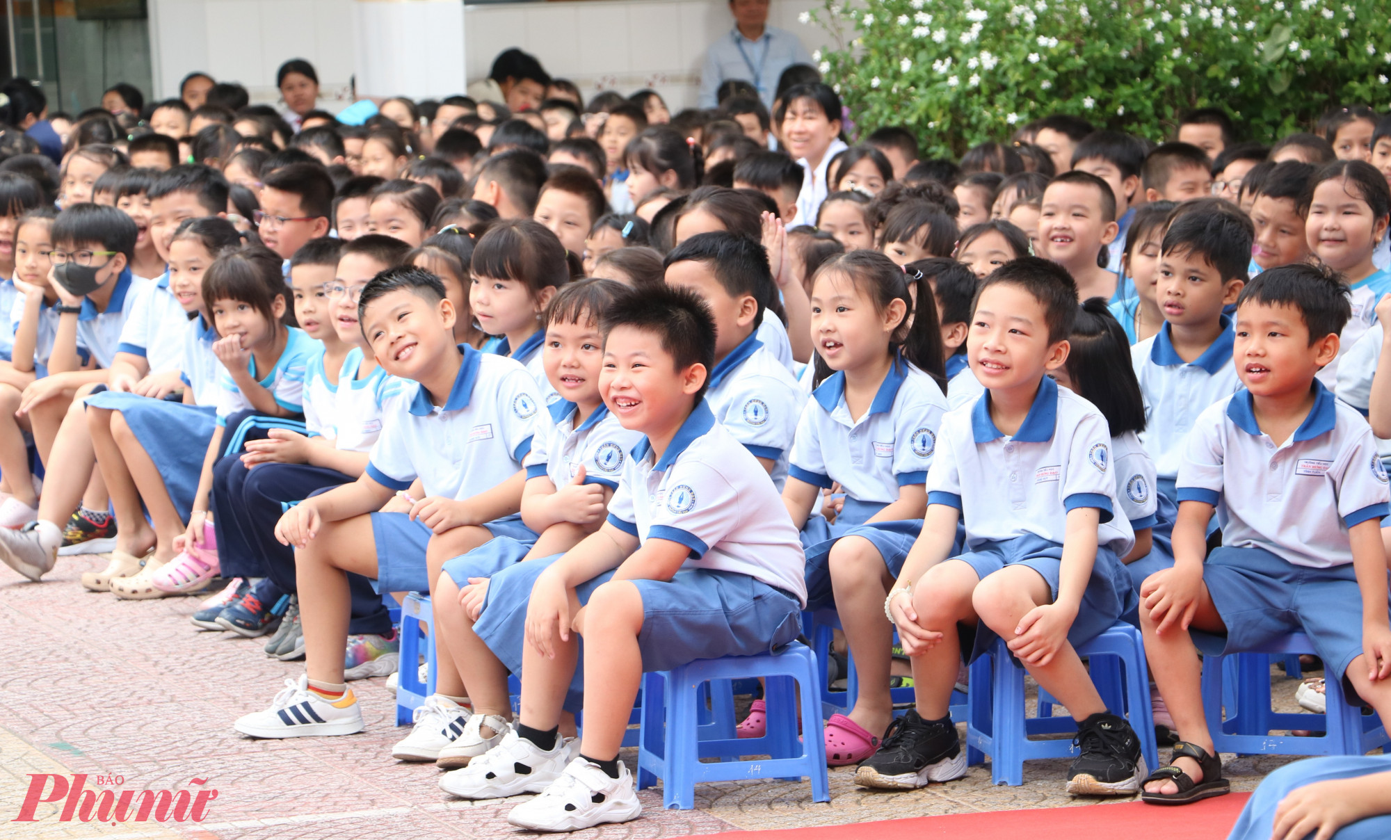 Học sinh Trường tiểu học Trần Hưng Đạo tham gia hoạt động ngo&agrave;i s&acirc;n trường - Ảnh: Trang Thư